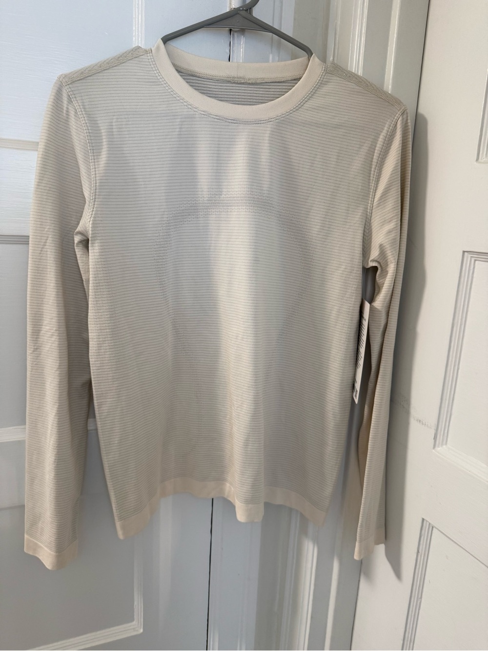 lululemon athletica Swiftly Relaxed Long Sleeve Crew Neck Top in Cream size 0